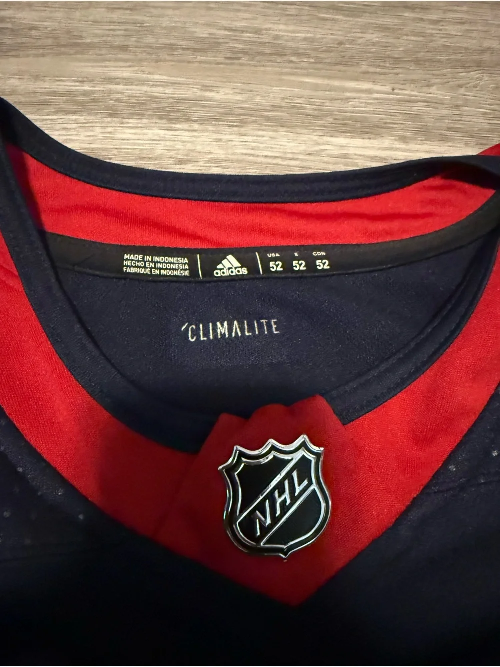 Adidas Winnipeg Jets Heritage Classic Jersey - Picture 4 of 6